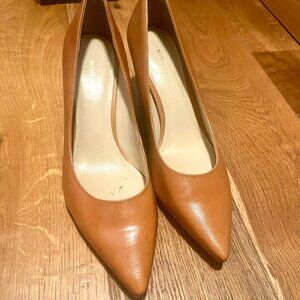 Nine West 3-inch Pointy Toe, kitten heel, tan leather Pumps, size 6